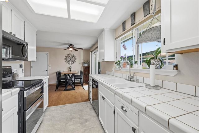 21781 Paseo De Los Portales, Sonora, CA 95370