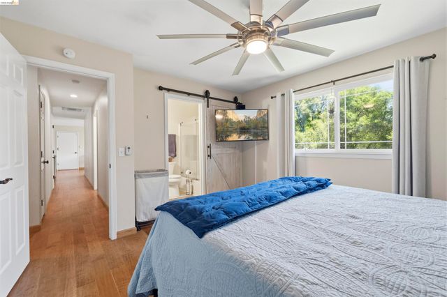 21781 Paseo De Los Portales, Sonora, CA 95370