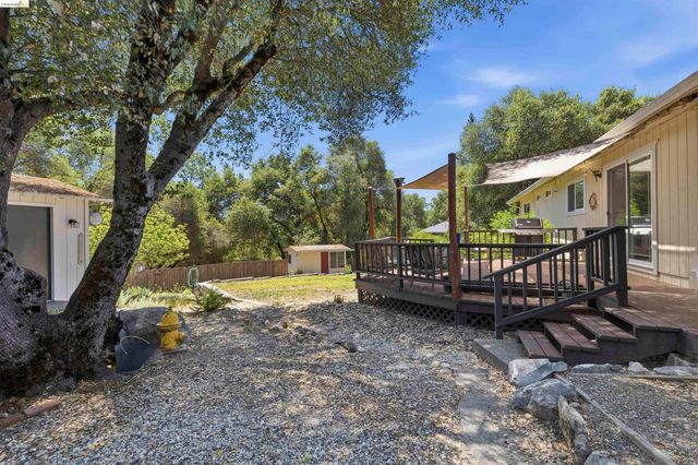 21781 Paseo De Los Portales, Sonora, CA 95370
