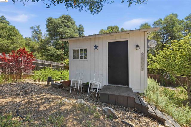 21781 Paseo De Los Portales, Sonora, CA 95370