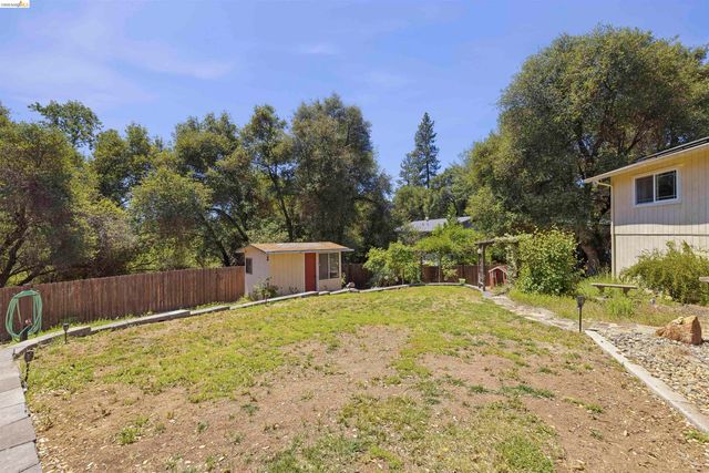 21781 Paseo De Los Portales, Sonora, CA 95370