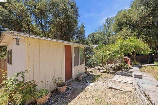 21781 Paseo De Los Portales, Sonora, CA 95370