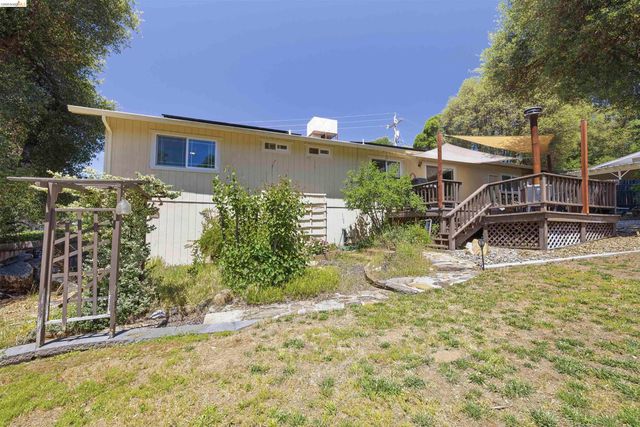 21781 Paseo De Los Portales, Sonora, CA 95370