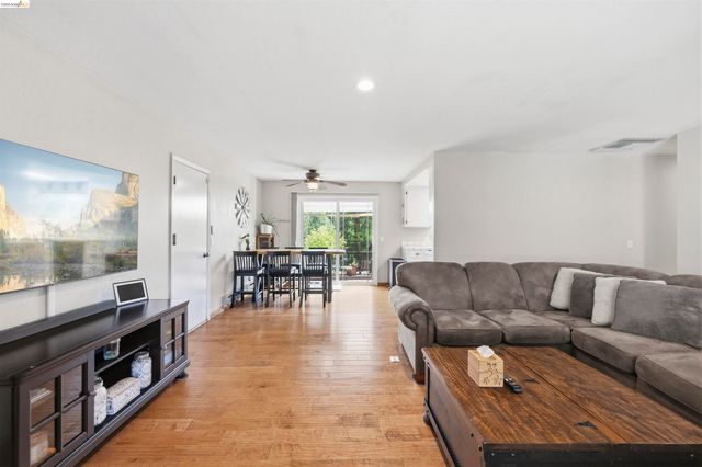 21781 Paseo De Los Portales, Sonora, CA 95370