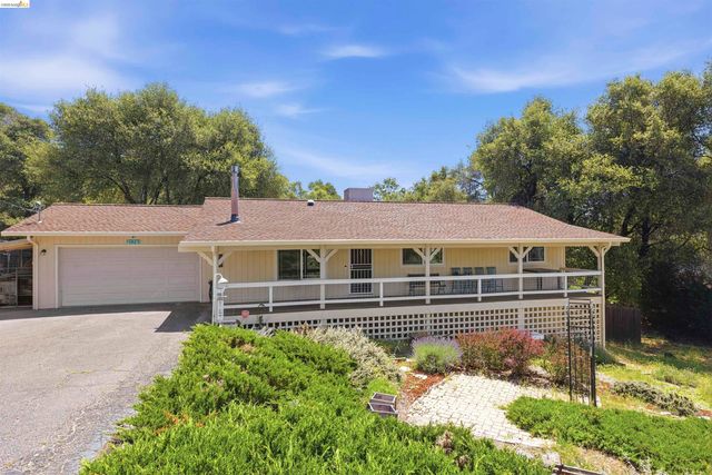 21781 Paseo De Los Portales, Sonora, CA 95370