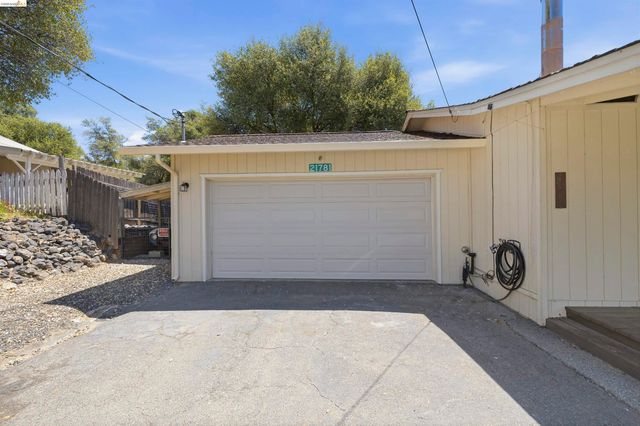 21781 Paseo De Los Portales, Sonora, CA 95370