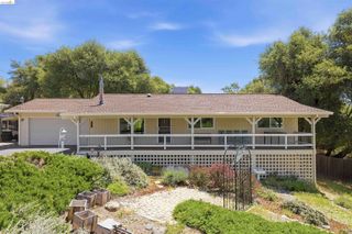 21781 Paseo De Los Portales, Sonora, CA 95370