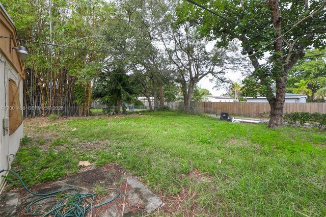 2063 NE 173rd St, North Miami Beach, FL 33162