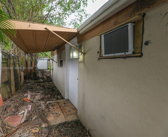 2063 NE 173rd St, North Miami Beach, FL 33162