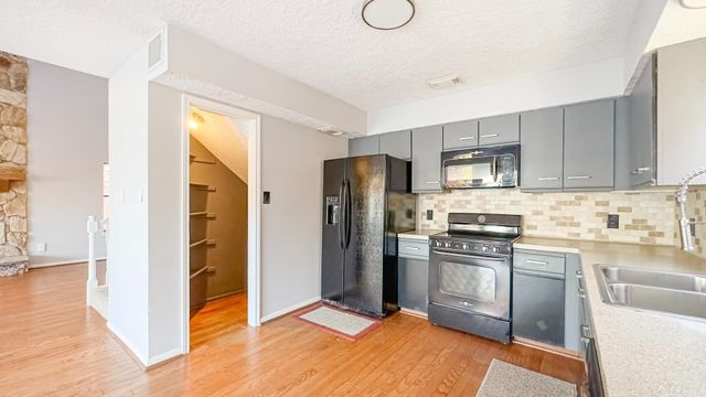 9232 Deepwater Drive, Montgomery, TX 77356