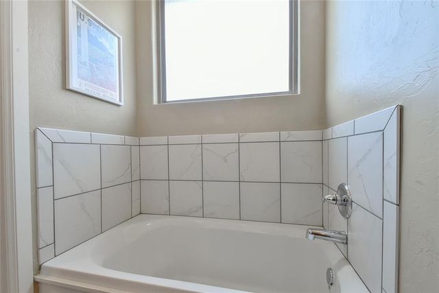 632 Spavinaw Lane, Edmond, OK 73025