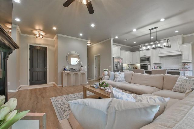 632 Spavinaw Lane, Edmond, OK 73025