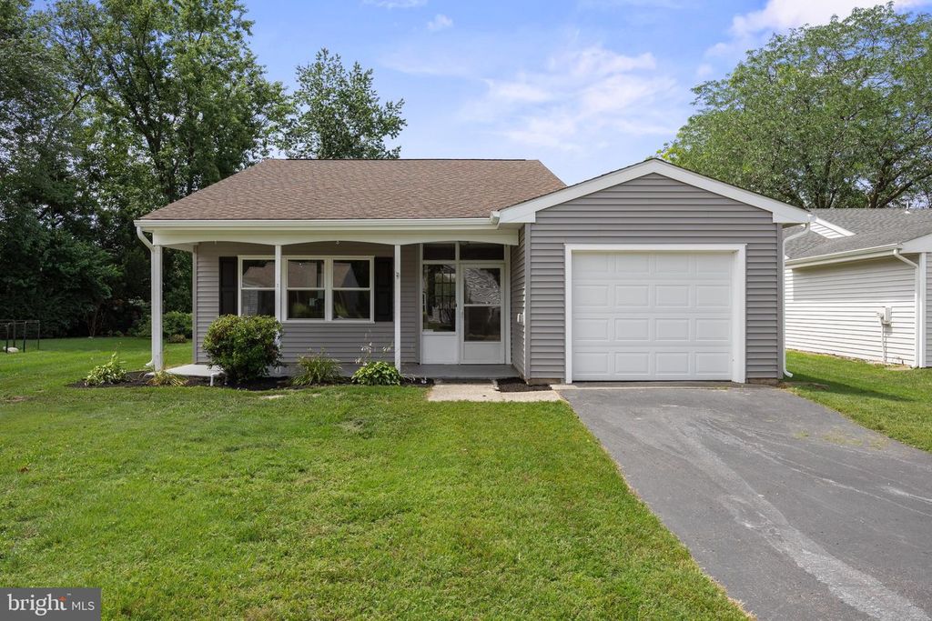 39 CHELSEA PL, Southampton, NJ 08088