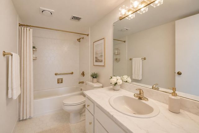 2400 Presidential Way 1105, West Palm Beach, FL 33401