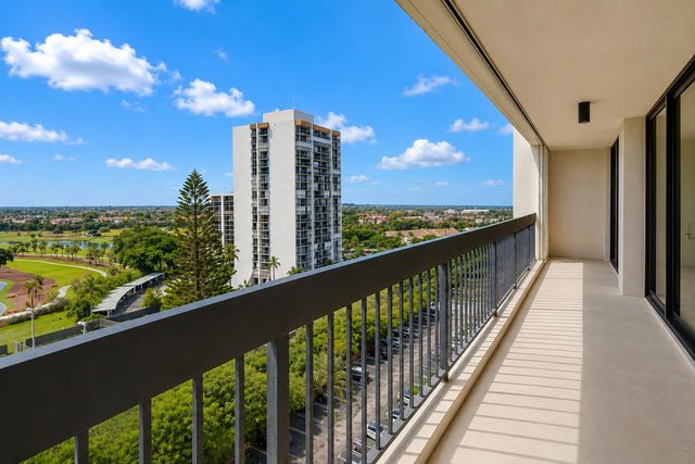2400 Presidential Way 1105, West Palm Beach, FL 33401