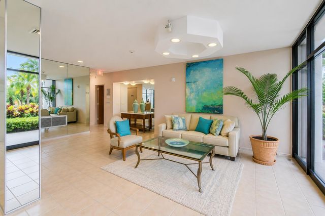 2400 Presidential Way 1105, West Palm Beach, FL 33401