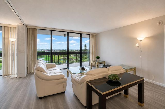 2400 Presidential Way 1105, West Palm Beach, FL 33401
