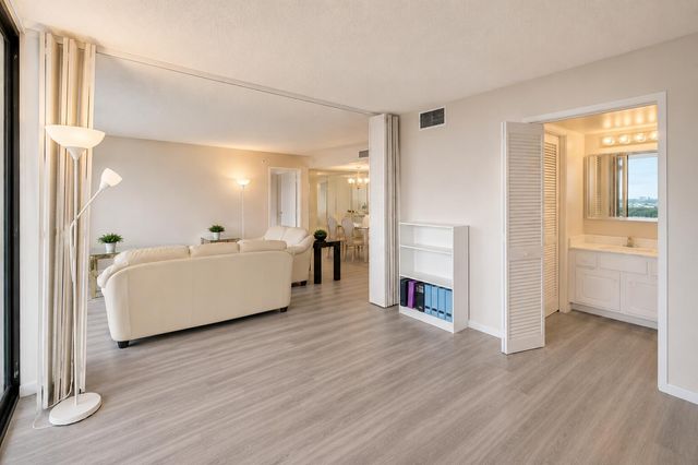 2400 Presidential Way 1105, West Palm Beach, FL 33401