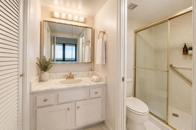 2400 Presidential Way 1105, West Palm Beach, FL 33401
