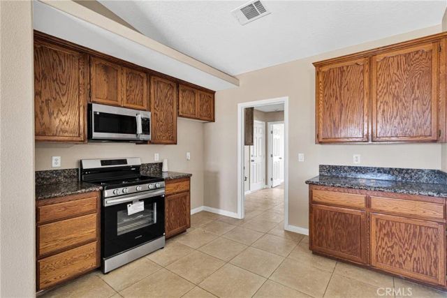 11569 Arroyo Avenue, Hesperia, CA 92345