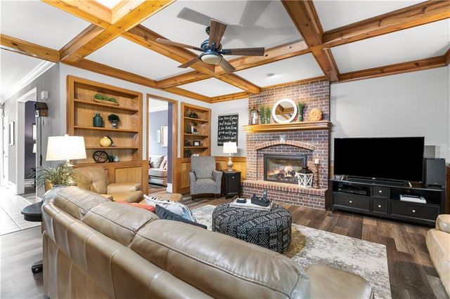 14927 W 76th Street, Lenexa, KS 66216