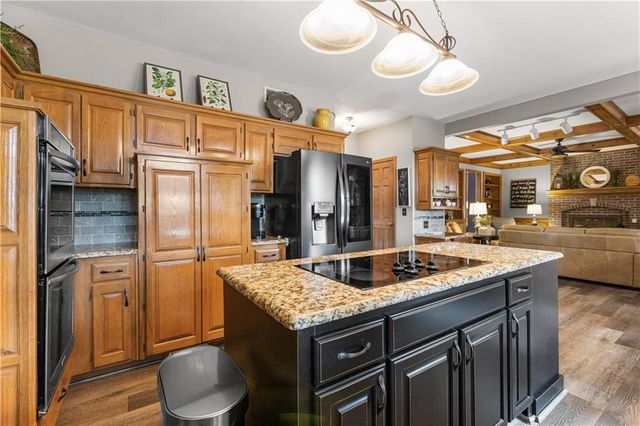 14927 W 76th Street, Lenexa, KS 66216