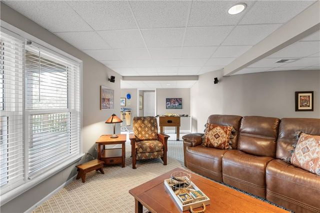 14927 W 76th Street, Lenexa, KS 66216