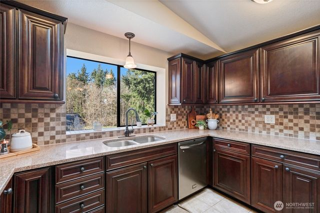 9574 Radcliff Avenue NE, Bremerton, WA 98311