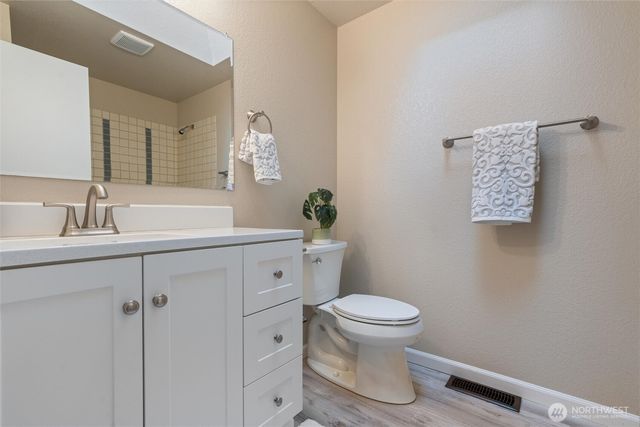 9574 Radcliff Avenue NE, Bremerton, WA 98311