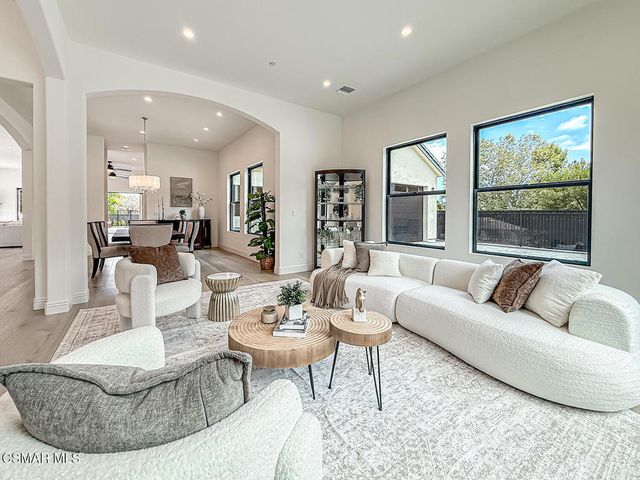 395 Sherwood Court, Thousand Oaks, CA 91361