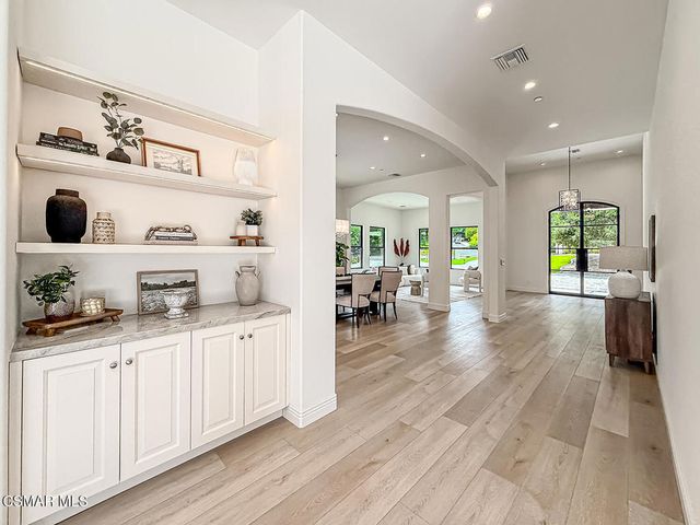 395 Sherwood Court, Thousand Oaks, CA 91361