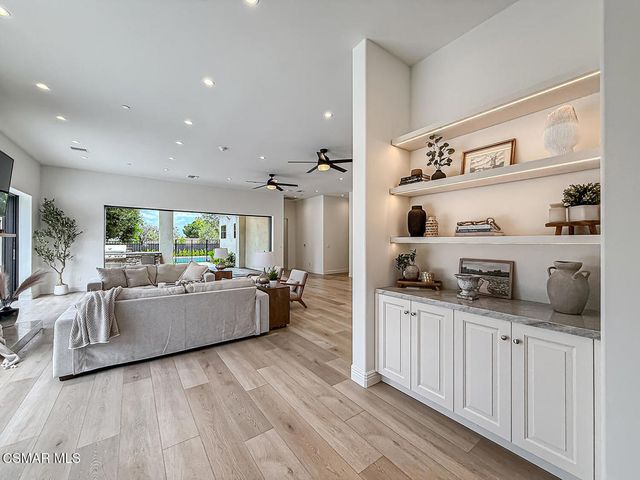 395 Sherwood Court, Thousand Oaks, CA 91361