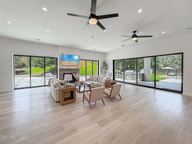 395 Sherwood Court, Thousand Oaks, CA 91361