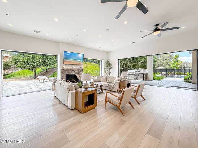 395 Sherwood Court, Thousand Oaks, CA 91361