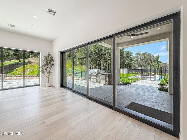 395 Sherwood Court, Thousand Oaks, CA 91361