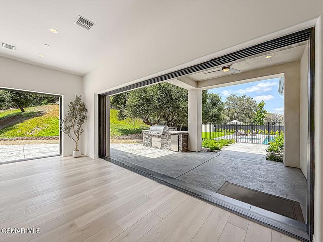 395 Sherwood Court, Thousand Oaks, CA 91361
