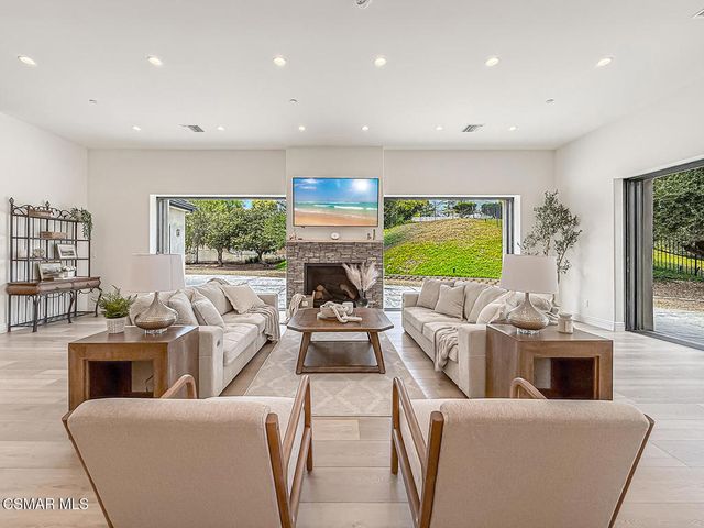 395 Sherwood Court, Thousand Oaks, CA 91361