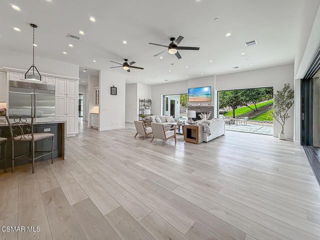 395 Sherwood Court, Thousand Oaks, CA 91361