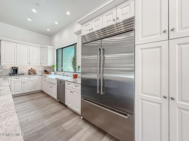 395 Sherwood Court, Thousand Oaks, CA 91361