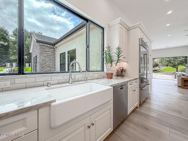 395 Sherwood Court, Thousand Oaks, CA 91361