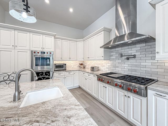 395 Sherwood Court, Thousand Oaks, CA 91361