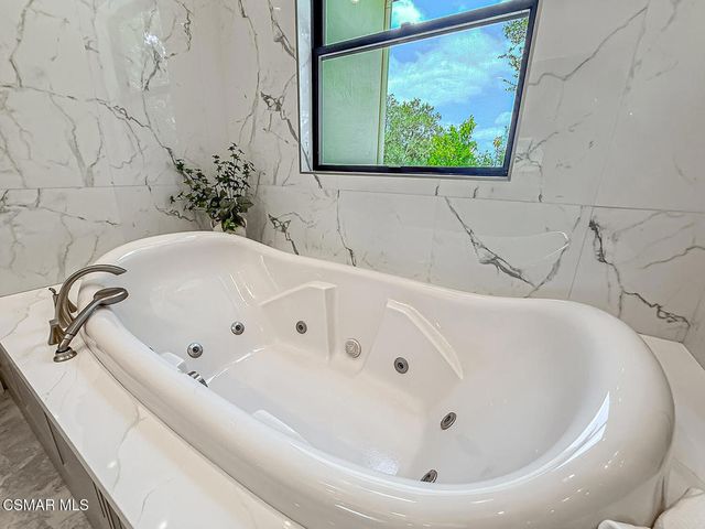 395 Sherwood Court, Thousand Oaks, CA 91361