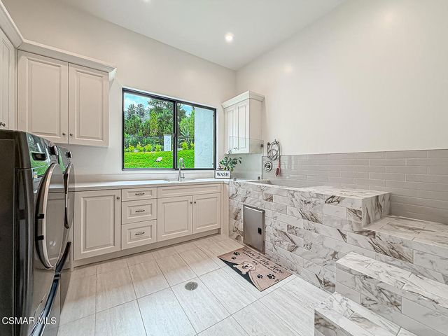 395 Sherwood Court, Thousand Oaks, CA 91361