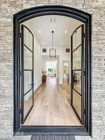 395 Sherwood Court, Thousand Oaks, CA 91361