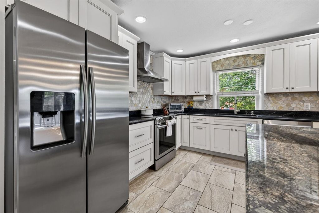 Image 11 of property listing at 3318 N RIDGE AVENUE, Tampa, FL 33603
