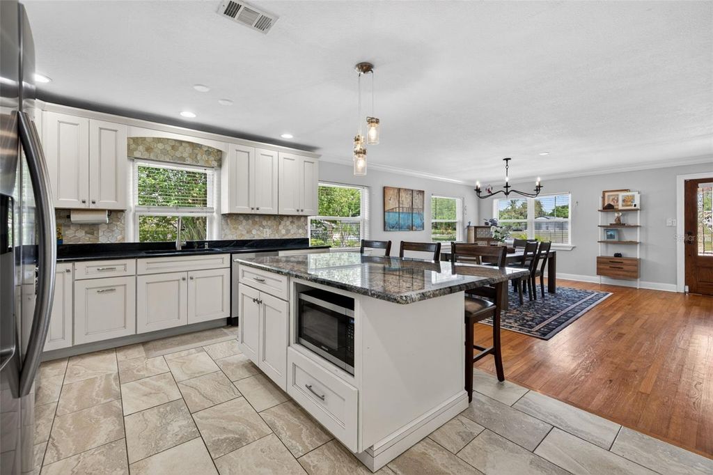 Image 13 of property listing at 3318 N RIDGE AVENUE, Tampa, FL 33603