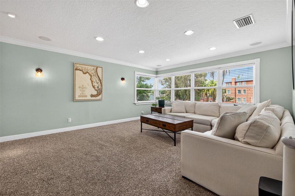Image 15 of property listing at 3318 N RIDGE AVENUE, Tampa, FL 33603