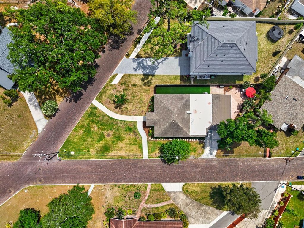 Image 37 of property listing at 3318 N RIDGE AVENUE, Tampa, FL 33603