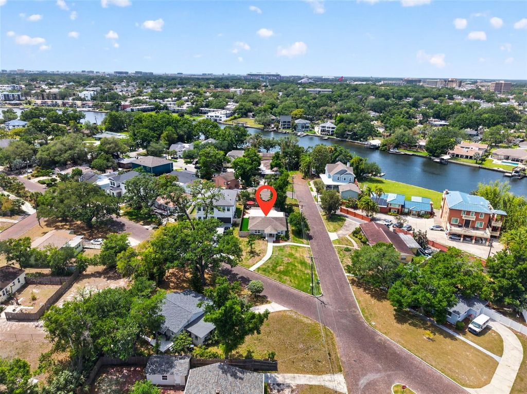 Image 39 of property listing at 3318 N RIDGE AVENUE, Tampa, FL 33603