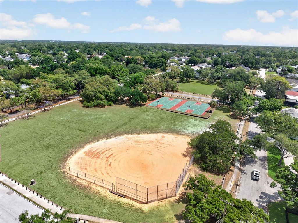 Image 40 of property listing at 3318 N RIDGE AVENUE, Tampa, FL 33603